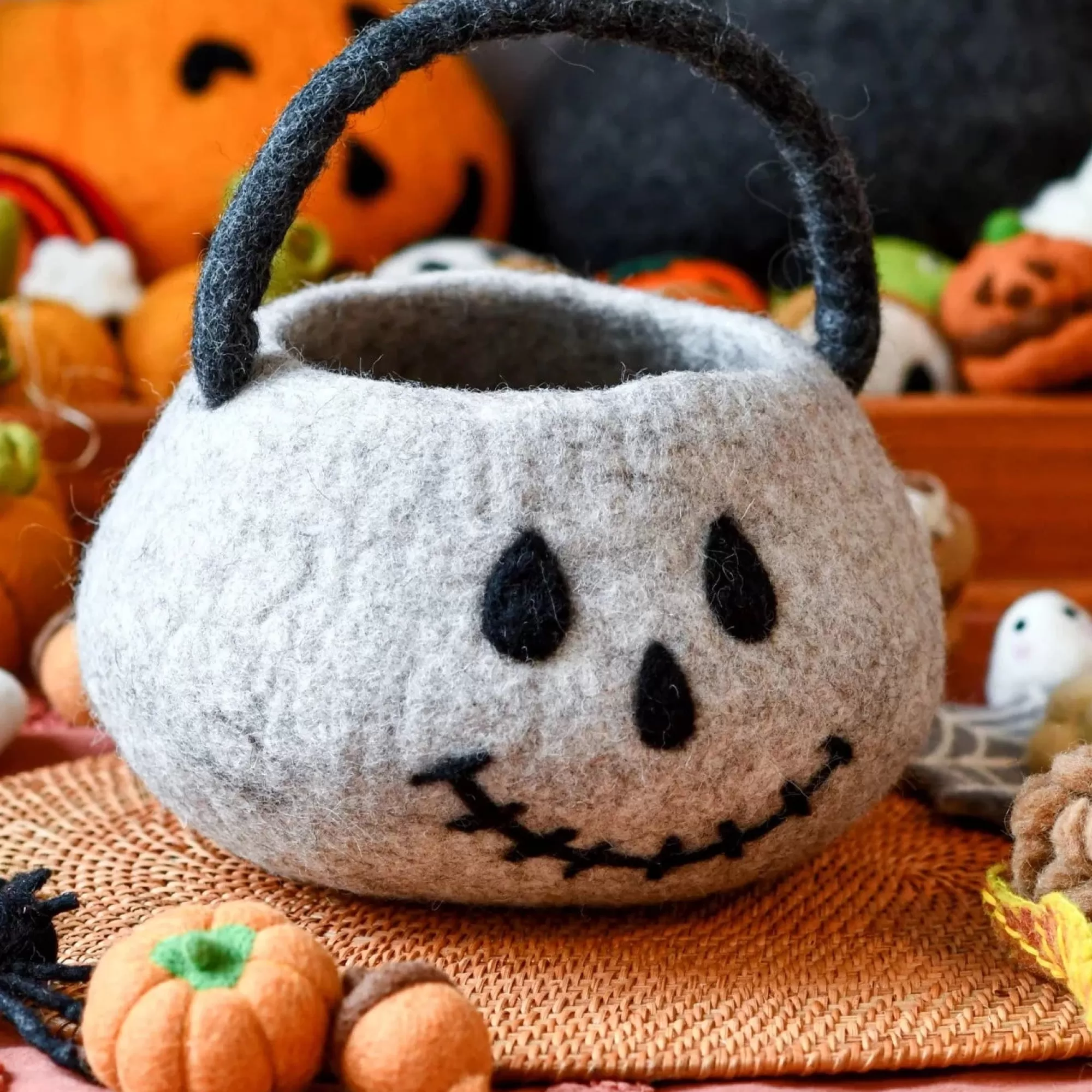 Tara Treasures Pretend Play-Felt Trick Or Treat Spooky Skull Bag