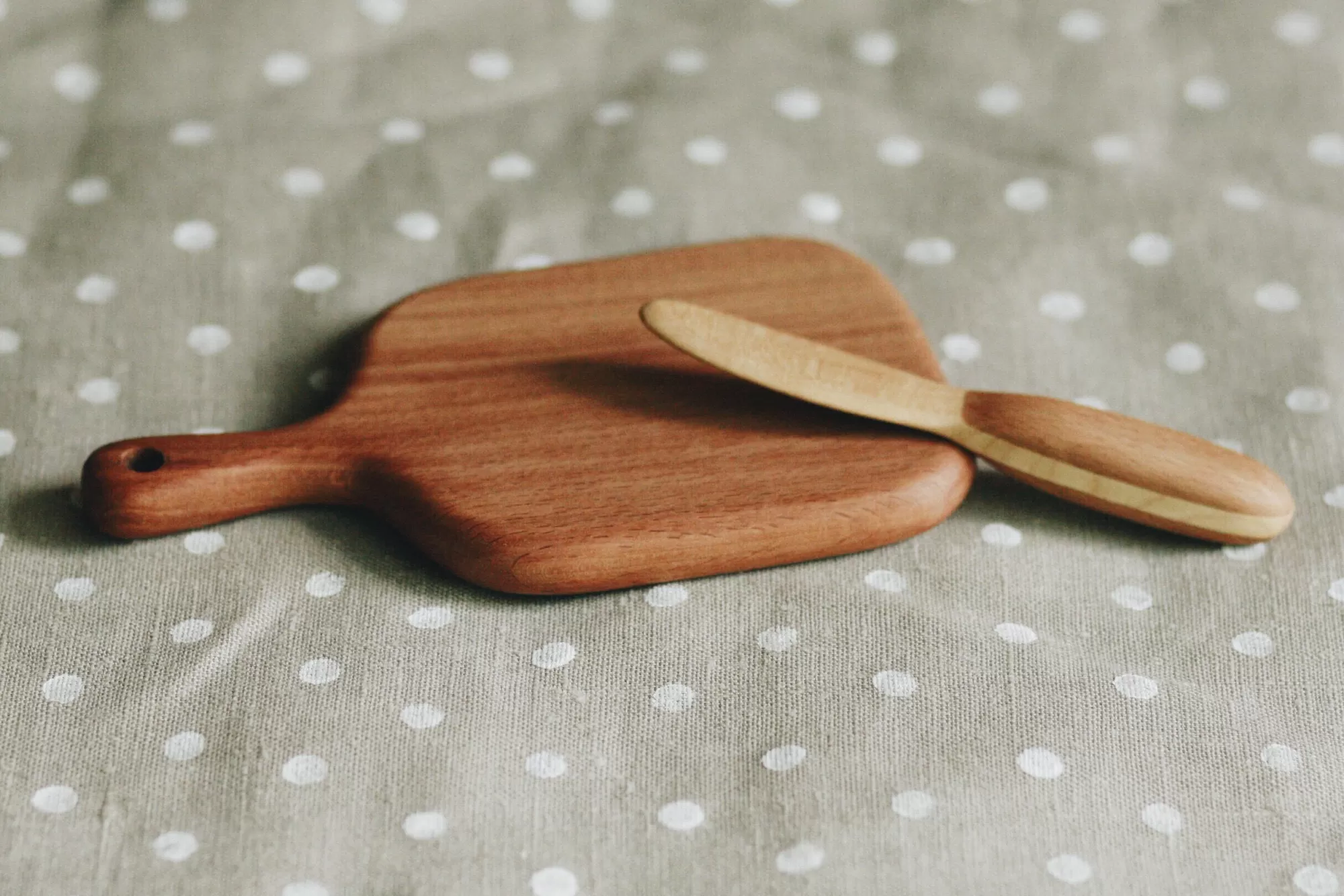 Tateplota Kitchen Play-Wooden Chopping Board & Knife