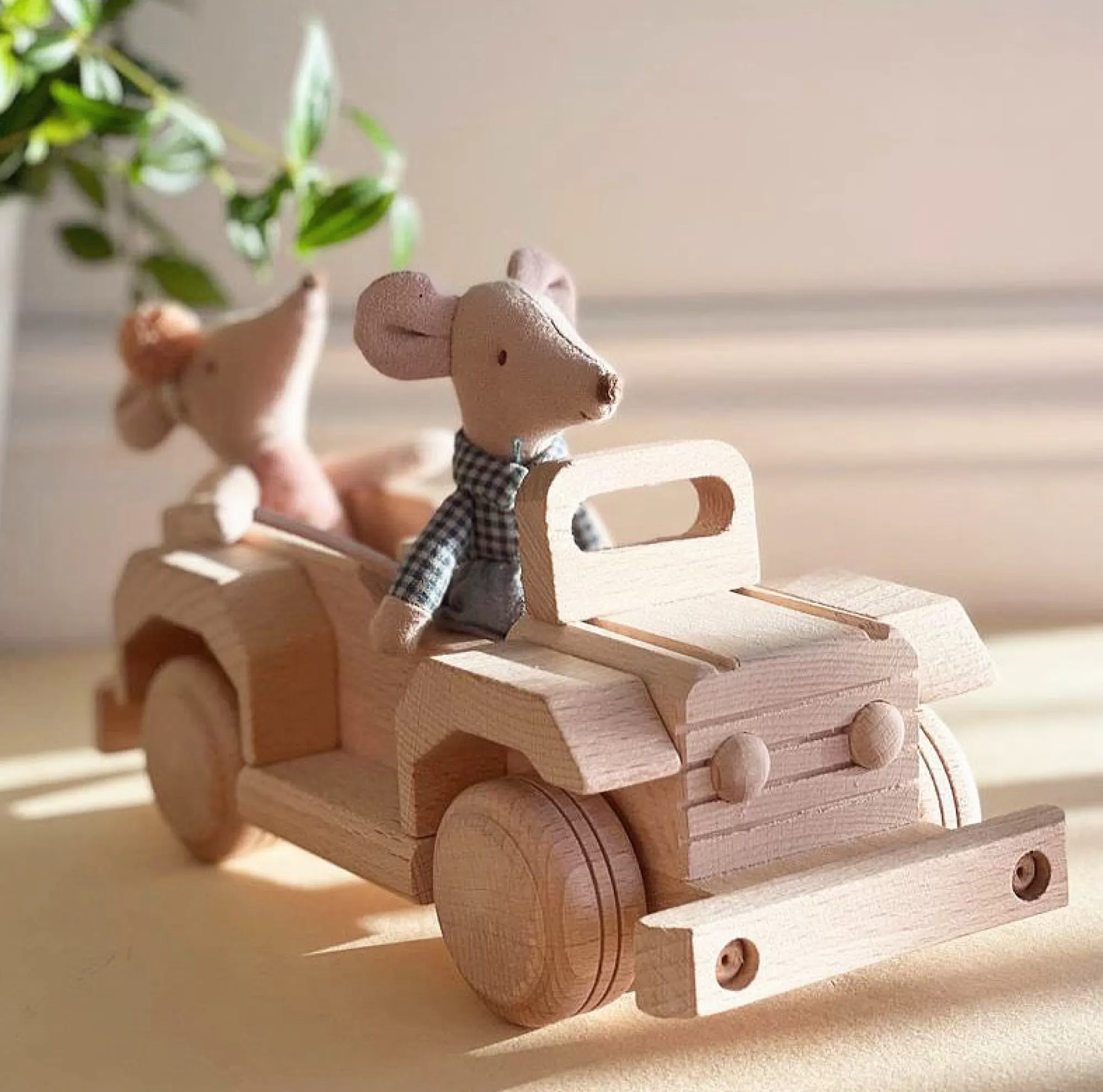 Bartu Cars-Wooden Jeep - Harlan