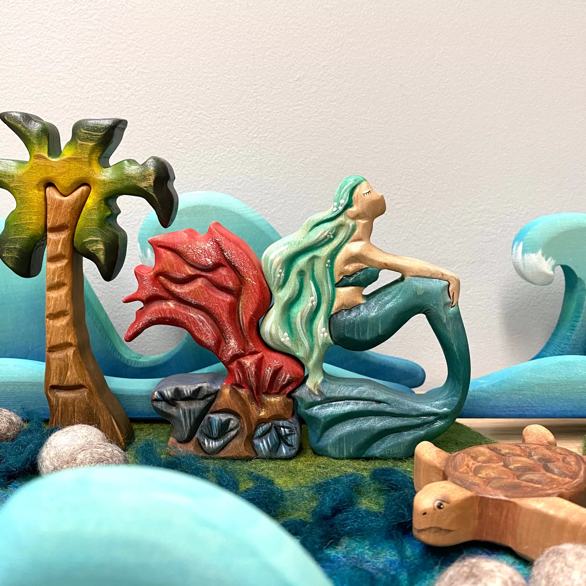 Green Taiga Stories & Tales-Wooden Mermaid With Coral Set