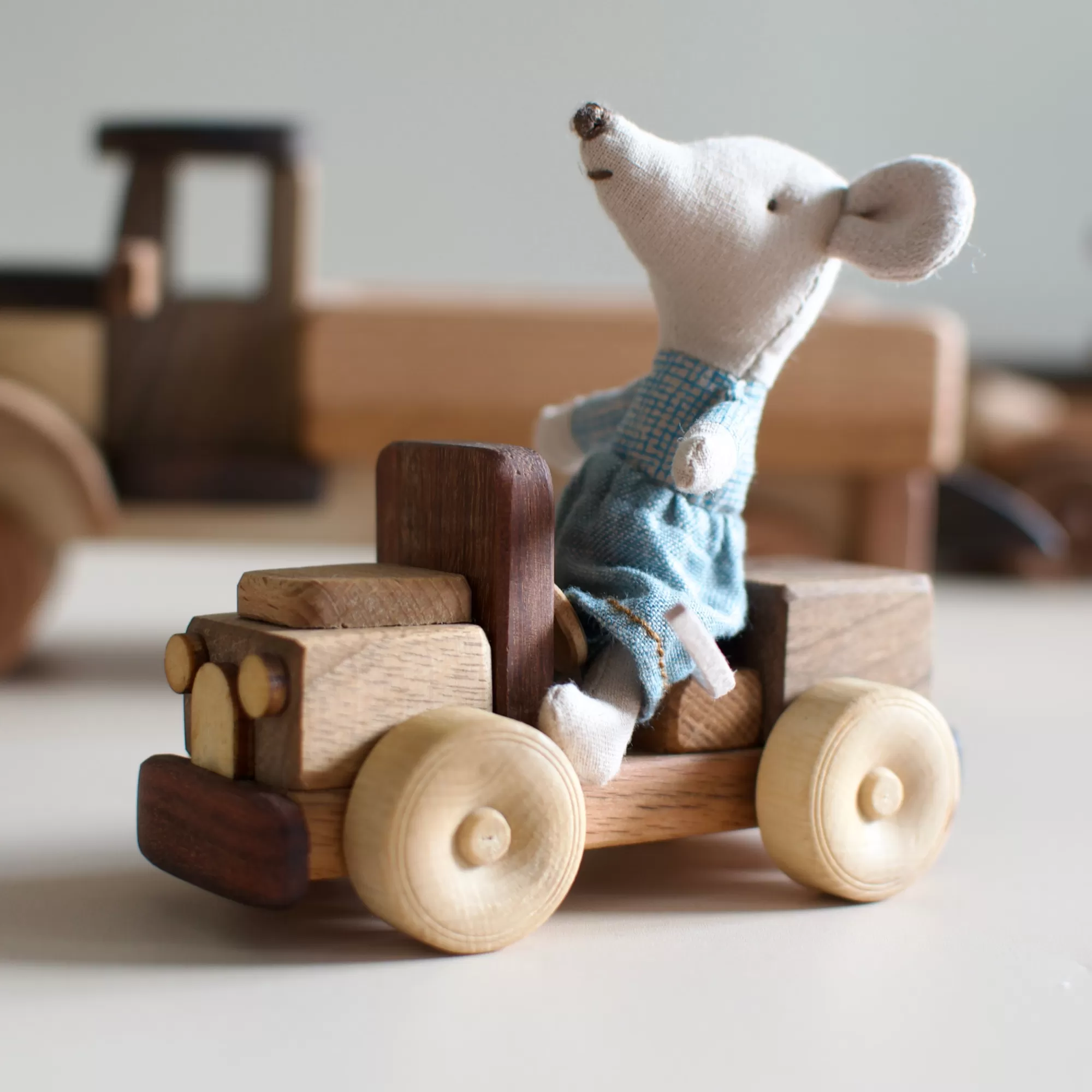 Kind Wood Pecker Trucks-Wooden Tow Truck With Car - Alvara