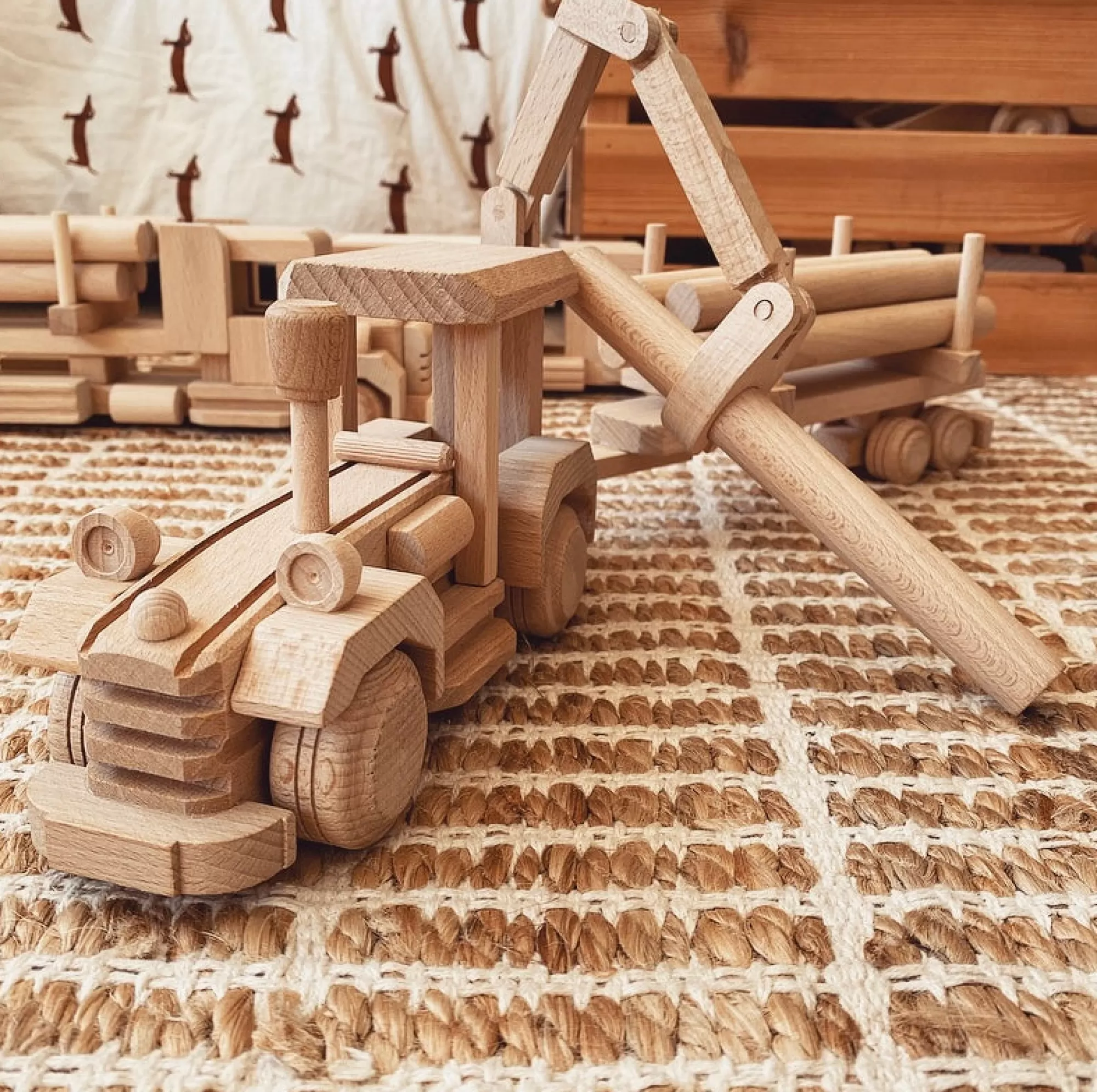 Bartu Tractors-Wooden Tractor With Logs - Fergus