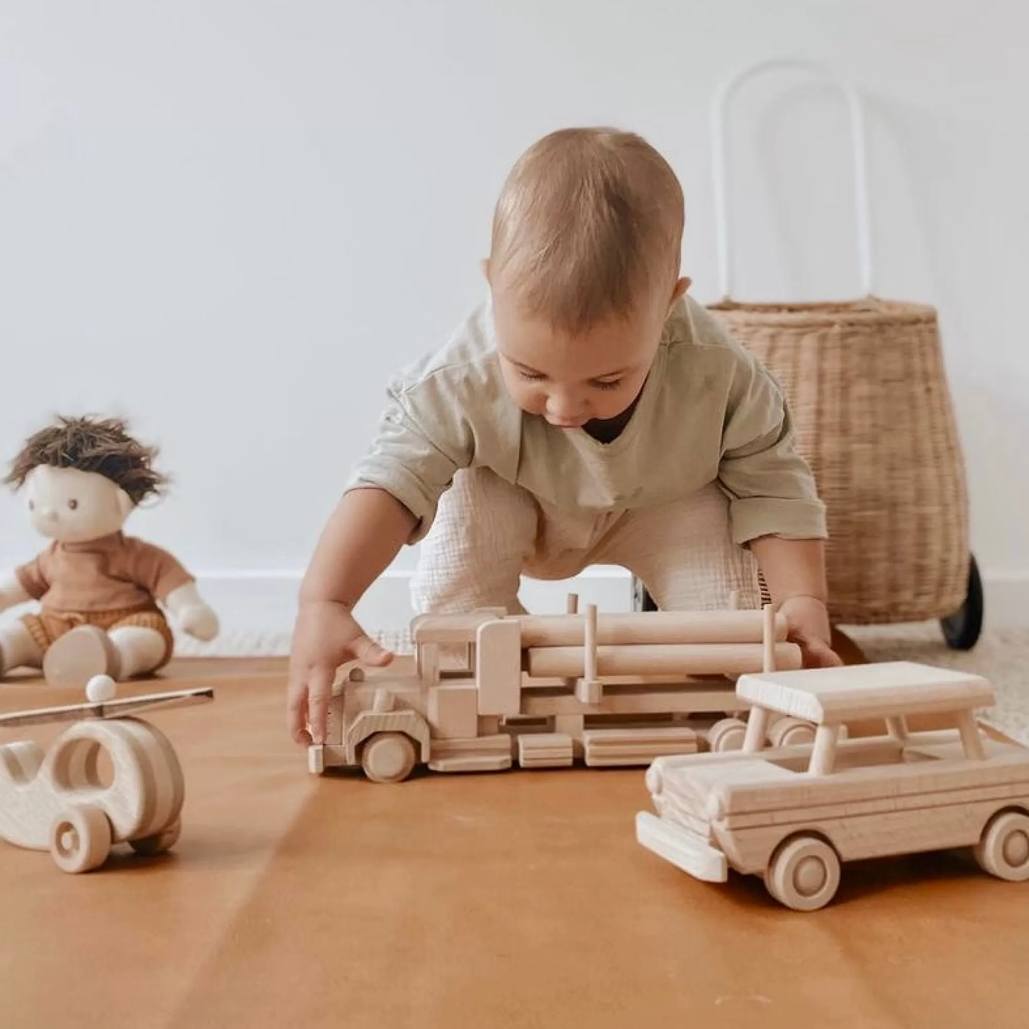 Bartu Trucks-Wooden Truck With Logs - Dallas